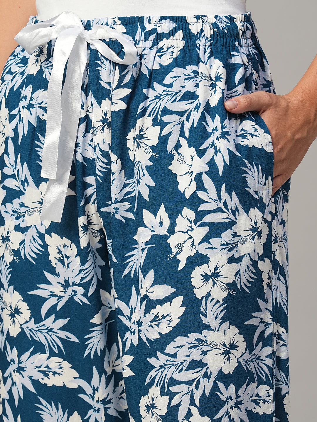 Women's Navy 100% Viscose Regular Fit Pyjama