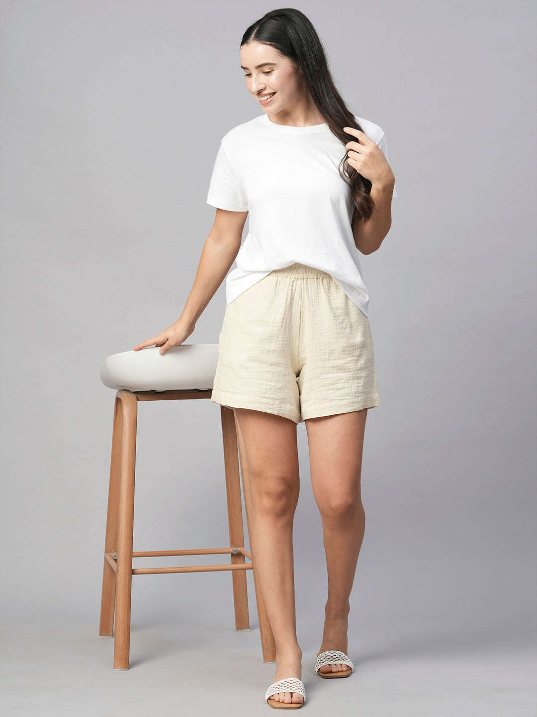 Women's Offwhite Cotton Regular Fit Shorts
