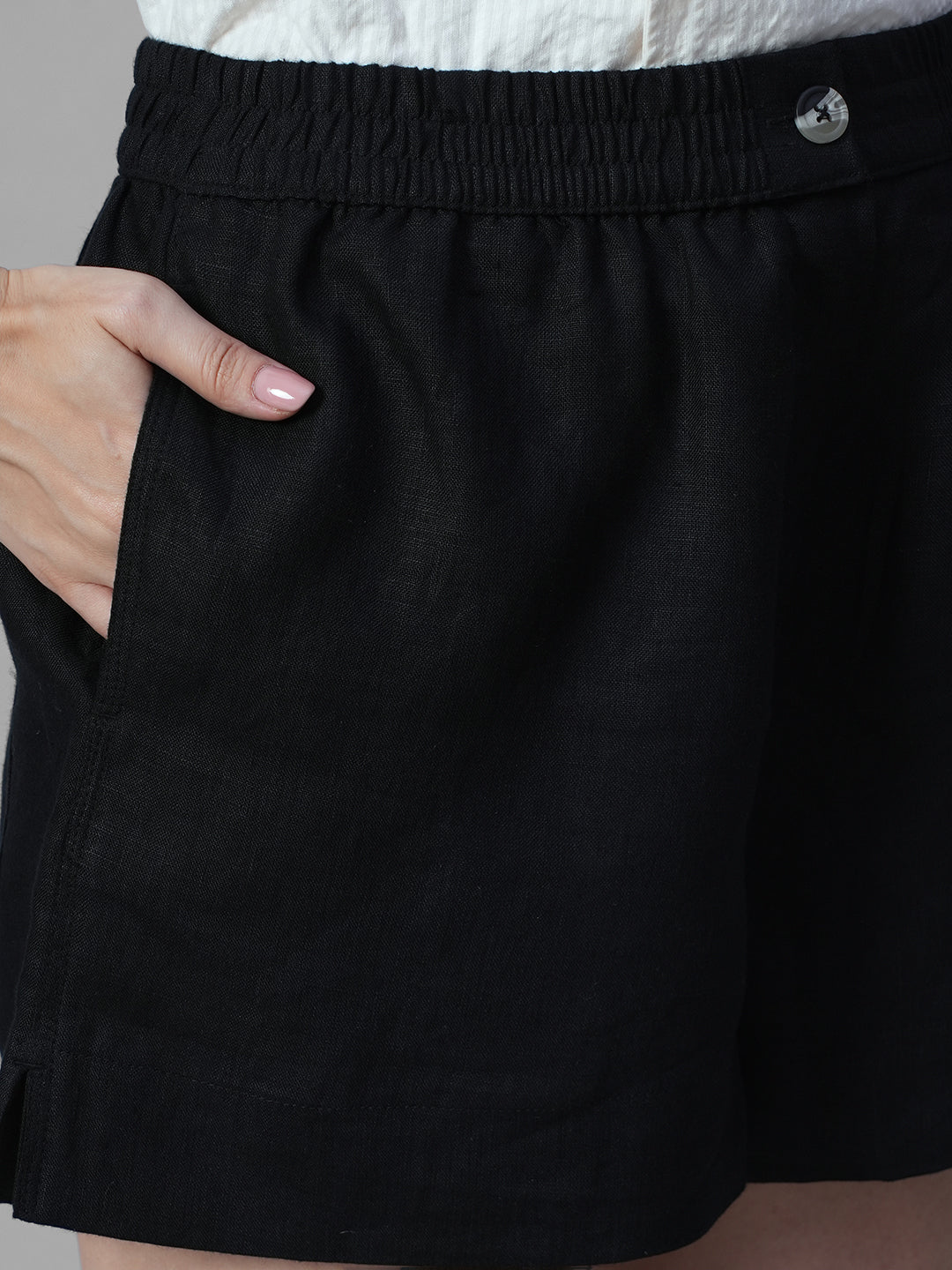 Women's Black 100% Linen Regular Fit Shorts