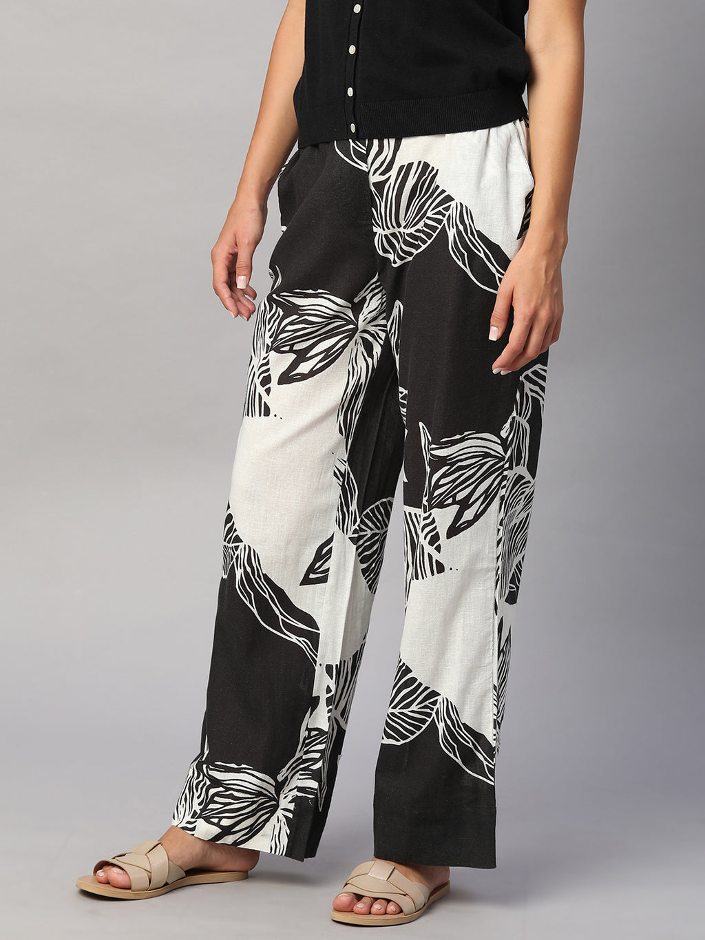 Women's White/Black Cotton Flax Regular Fit Pant