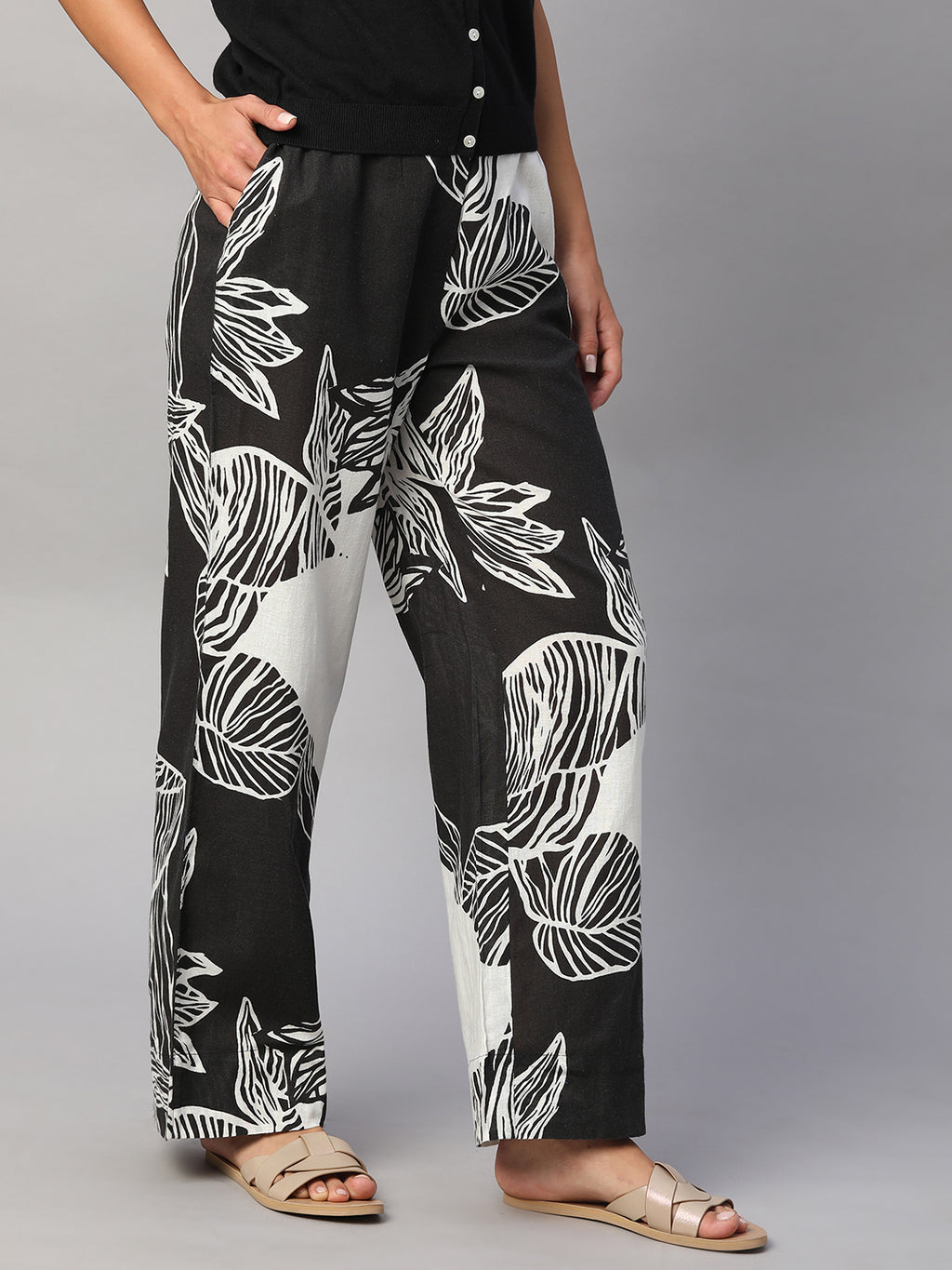Women's White/Black Cotton Flax Regular Fit Pant