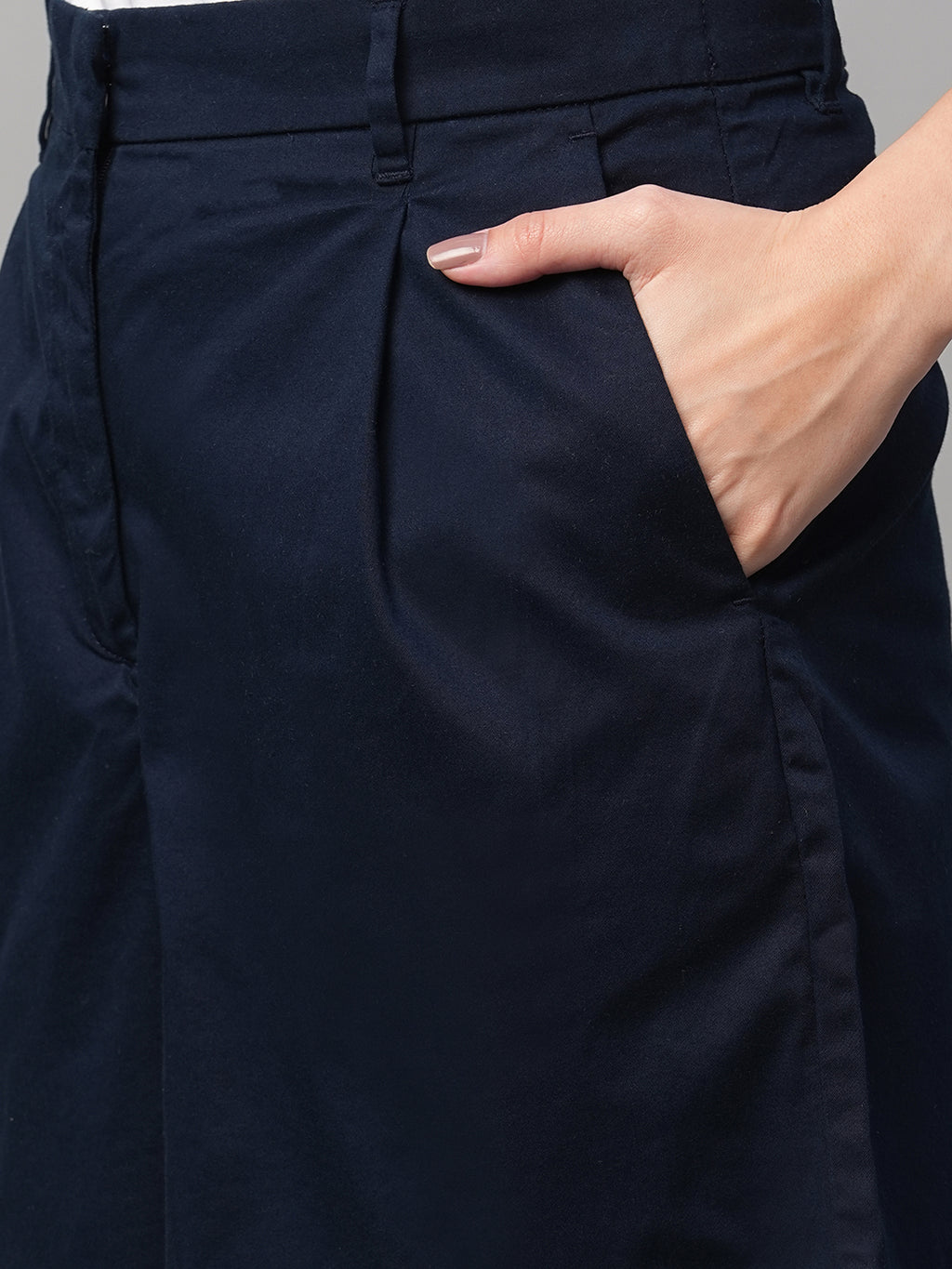 Women's Navy Cotton Lycra Regular Fit Shorts