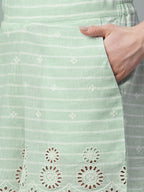 Women's Mint Cotton Flax Regular Fit Shorts